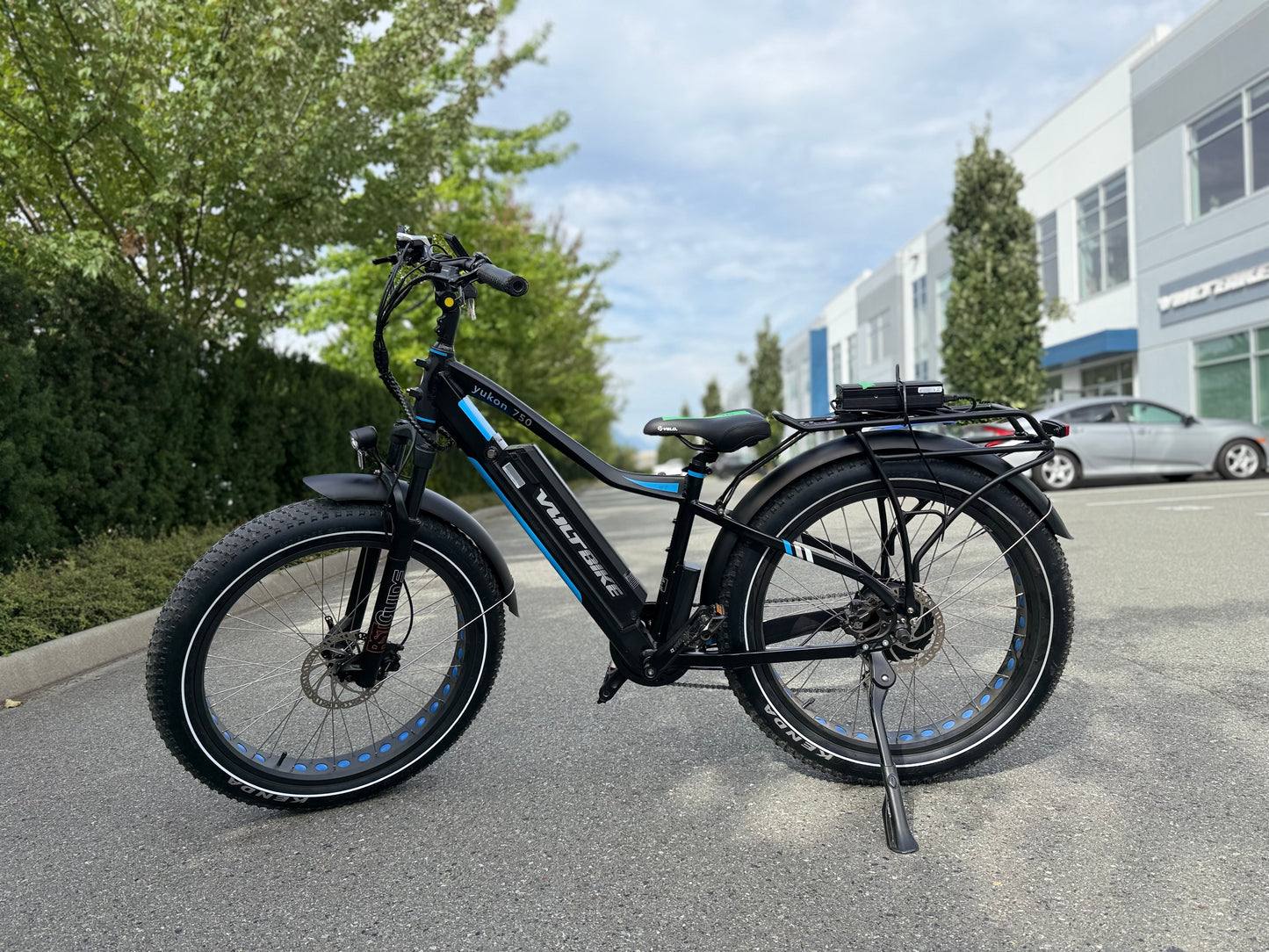 Yukon 750 Limited Black(Pre-Owned)