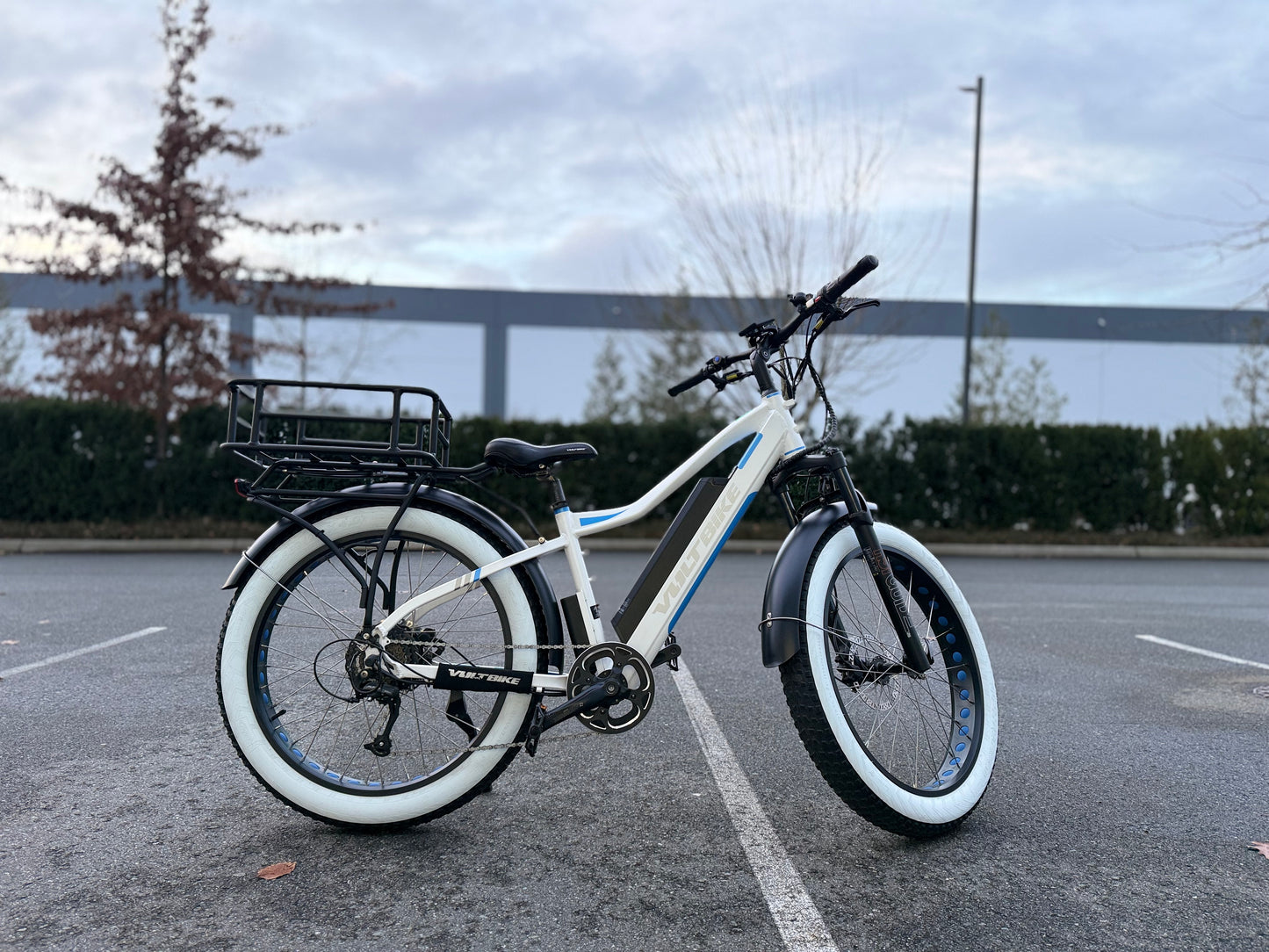 Yukon 750 Limited White 17" (Demo)