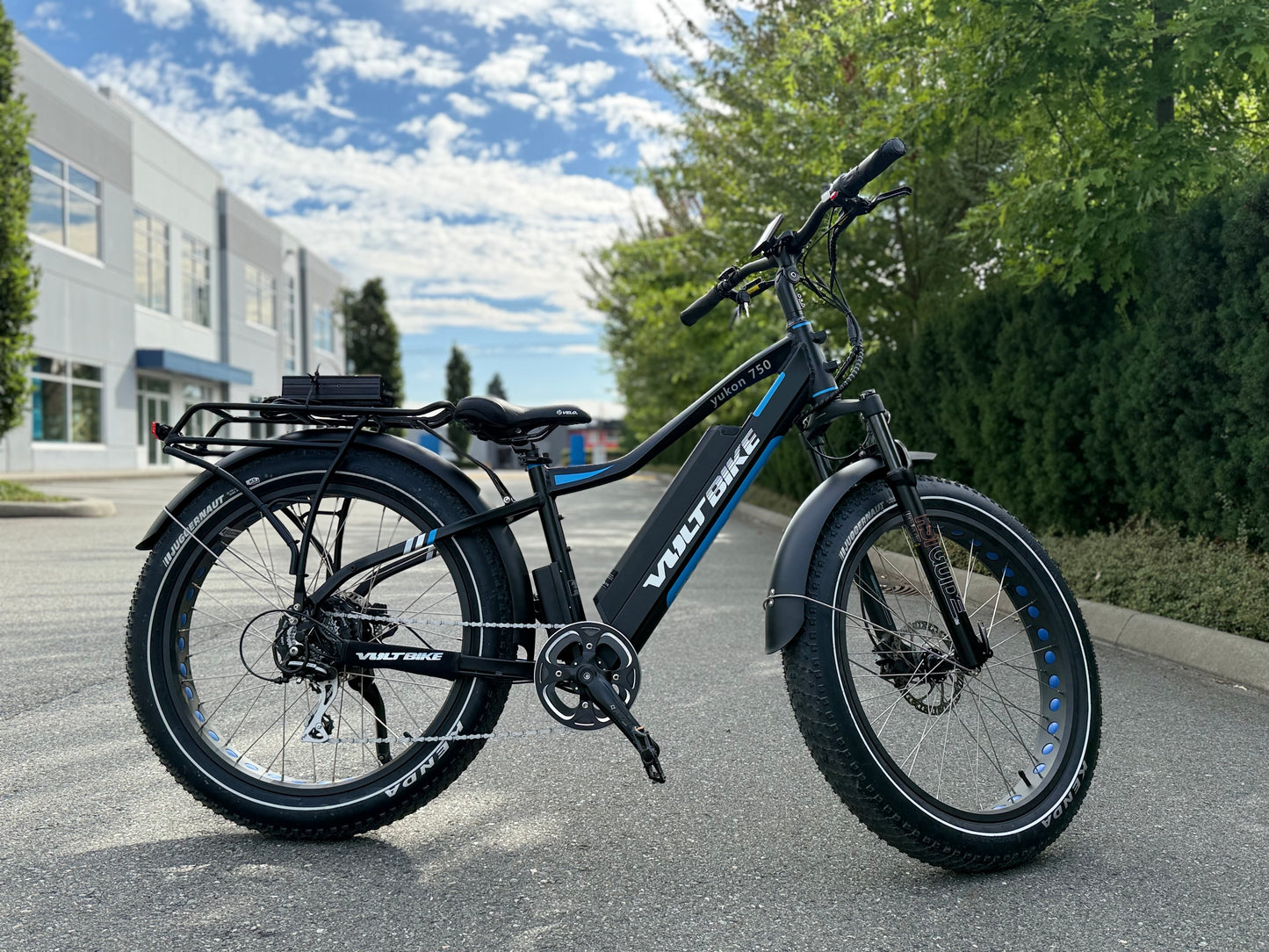 Yukon 750 Limited Black(Pre-Owned)