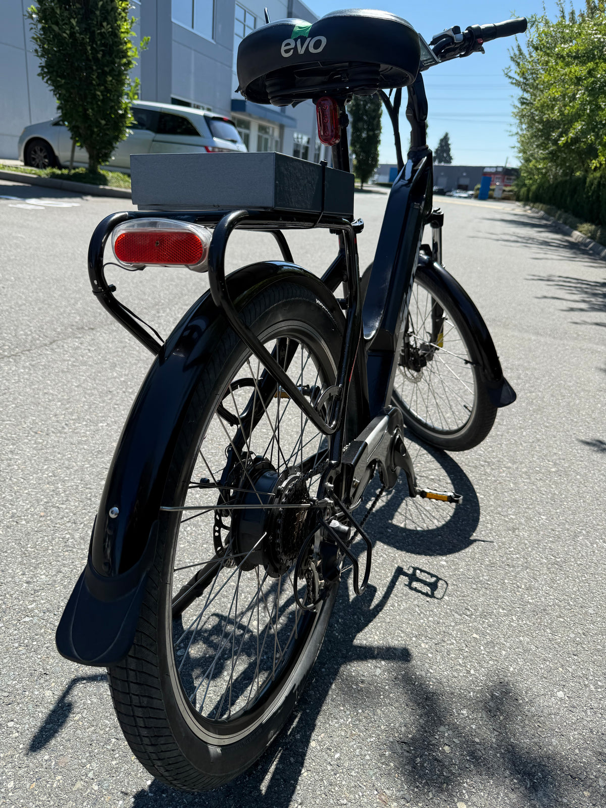 Elegant Black (Pre-Owned)