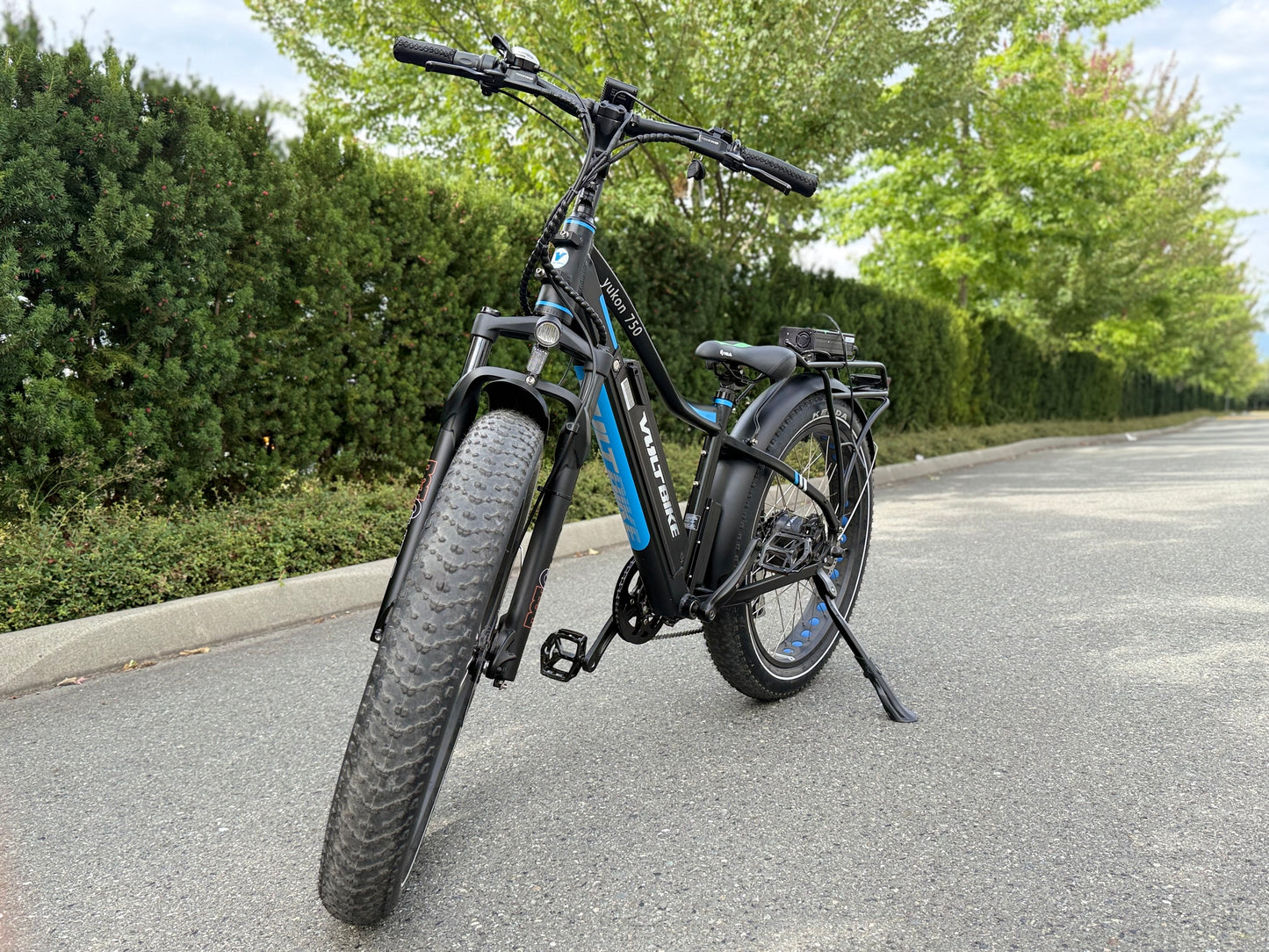 Yukon 750 Limited Black(Pre-Owned)