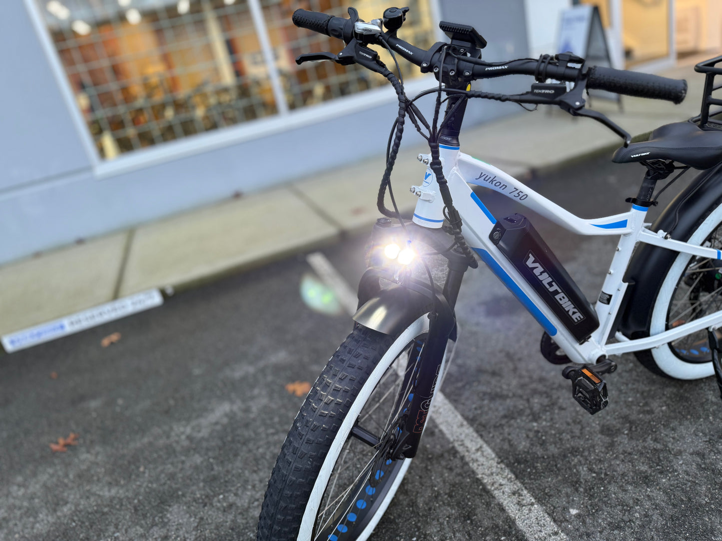 Yukon 750 Limited White 17" (Demo)